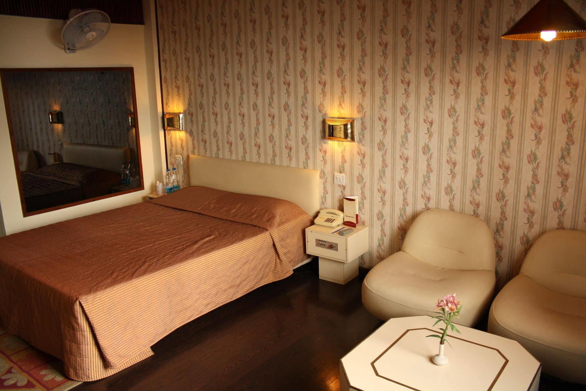 Honeymoon Inn Shimla Ngoại thất bức ảnh